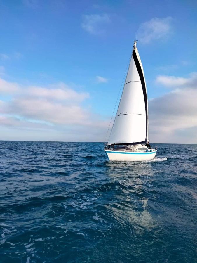 Bateau-hôtel Insolite Au Fil De L'eau *
