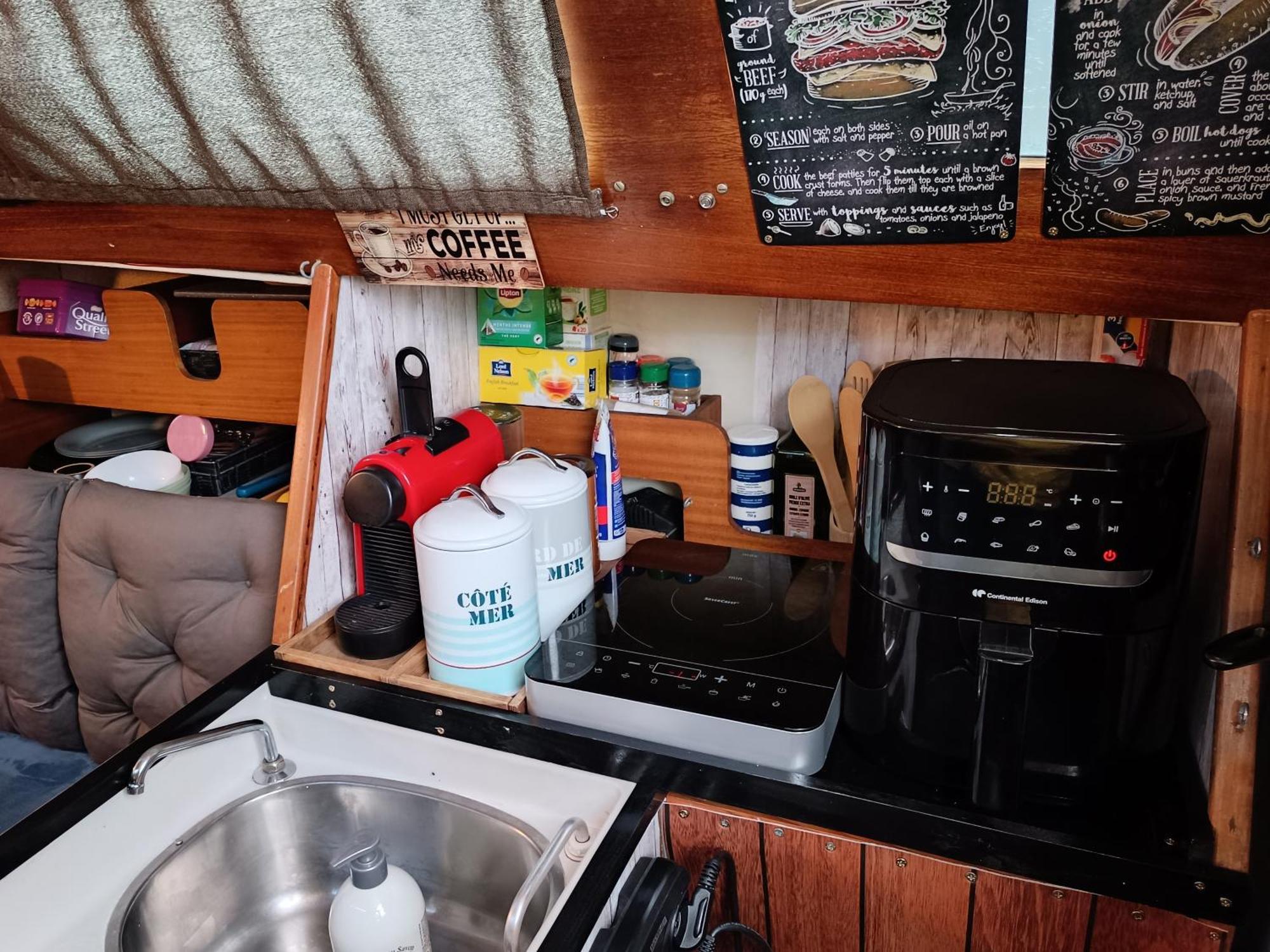 Bateau-hôtel Insolite Au Fil De L'eau Sète
